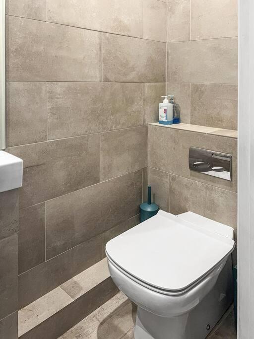 Bright And Spacious 1-Bdr Flat W/ Free Parking Reading Exterior foto
